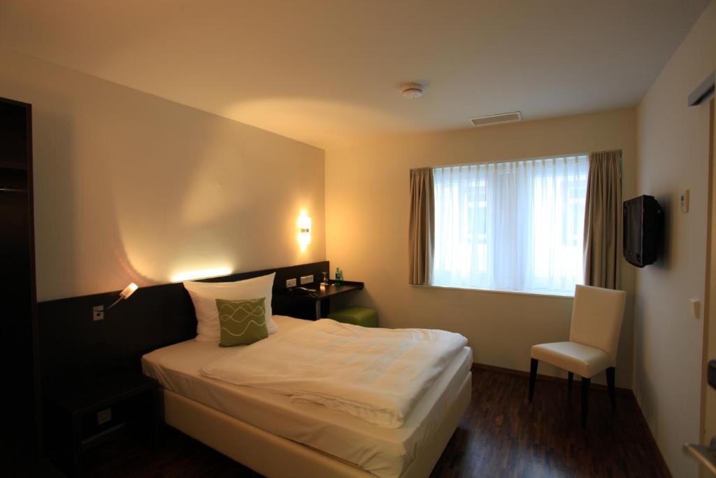 Art Hotel Lauterbach Kaiserslautern Rum bild